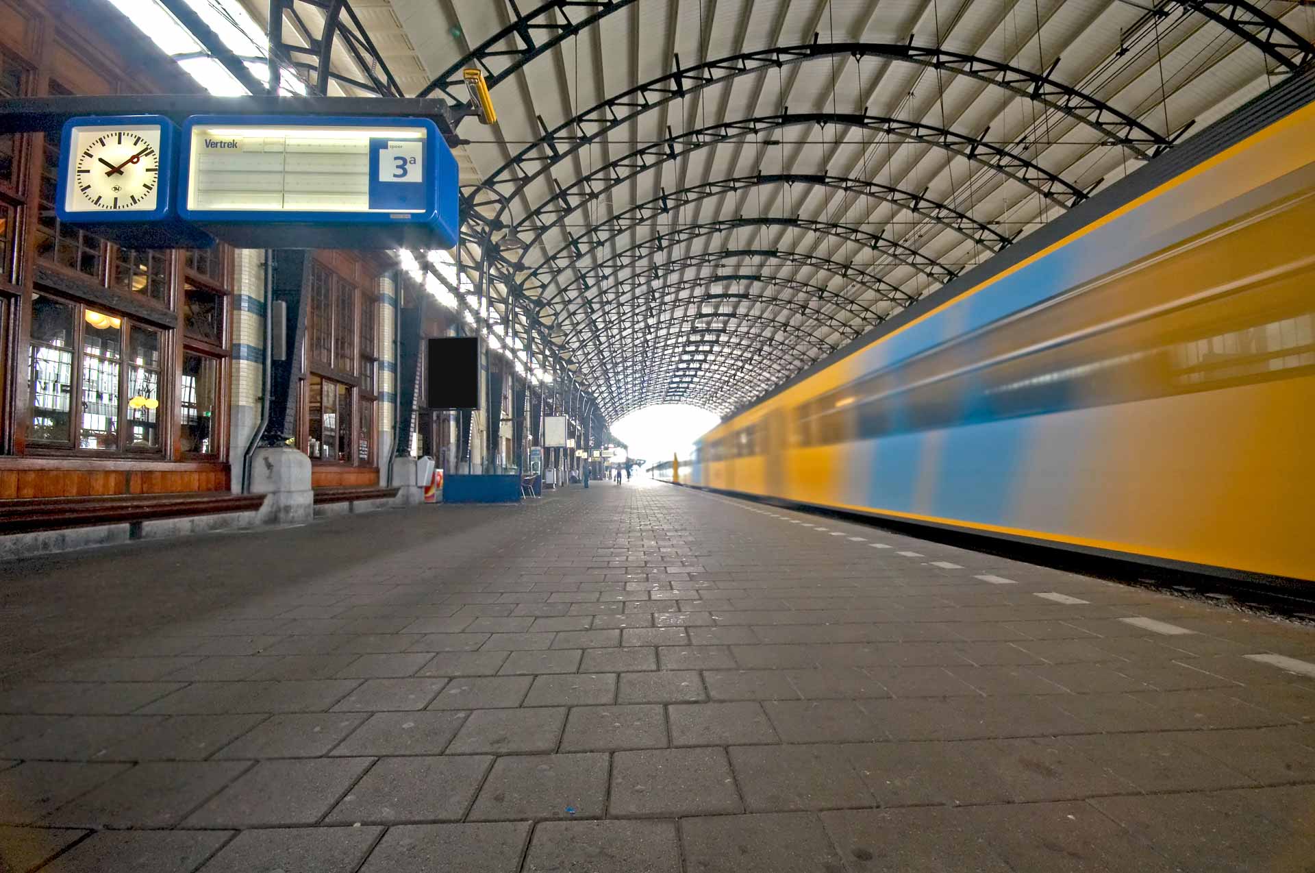 Ontdek het Levendige Enschede Centraal: Het Hart van de Stad