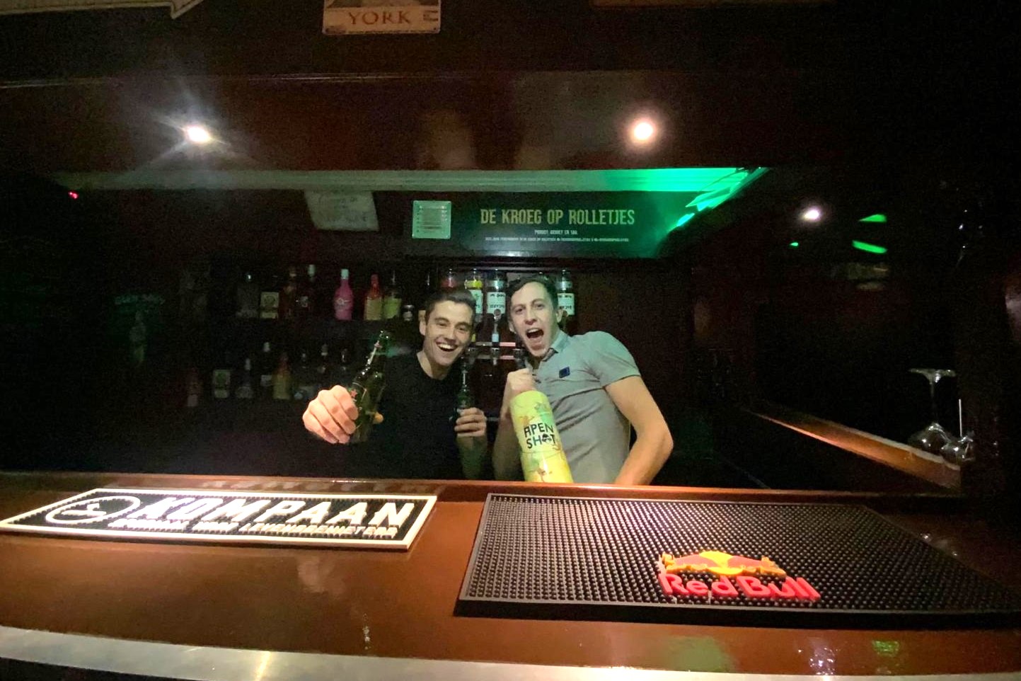 Feestelijke Bijeenkomsten: Groepsaccommodatie met Eigen Kroeg voor Optimaal Plezier