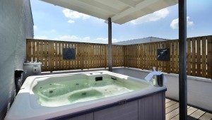 Luxe Ontspanning: Hotel Enschede met Jacuzzi