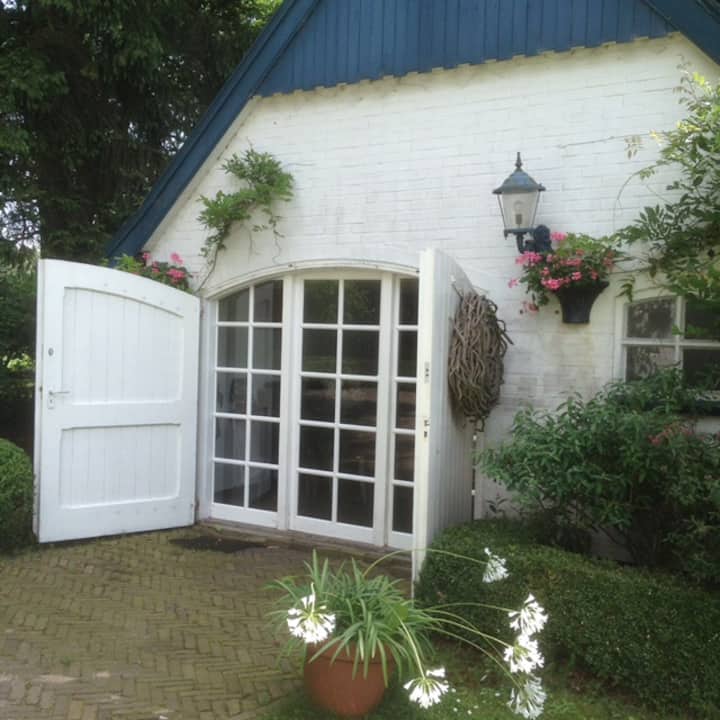 Ontdek de Gastenhuizen in Enschede: Een Warm Welkom Aan Reizigers