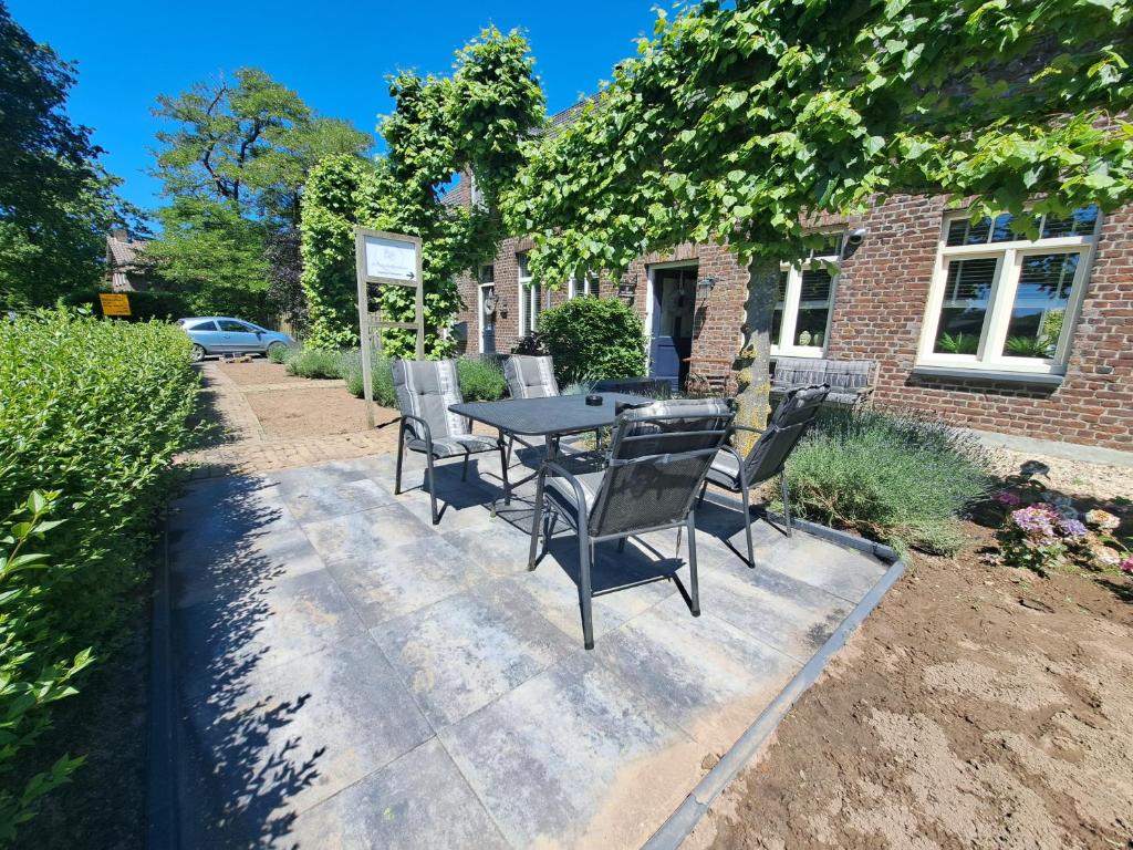 Genieten van de Zomerse Avonden op het Betoverende B&B Terras